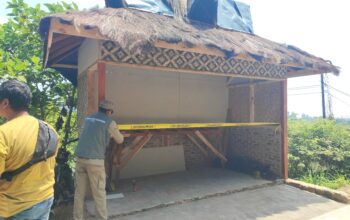 Nekat Berjualan Pasca Terima Kompensasi, Satpol PP Jabar Tertibkan Pedagang di Jalur Subang–Bandung