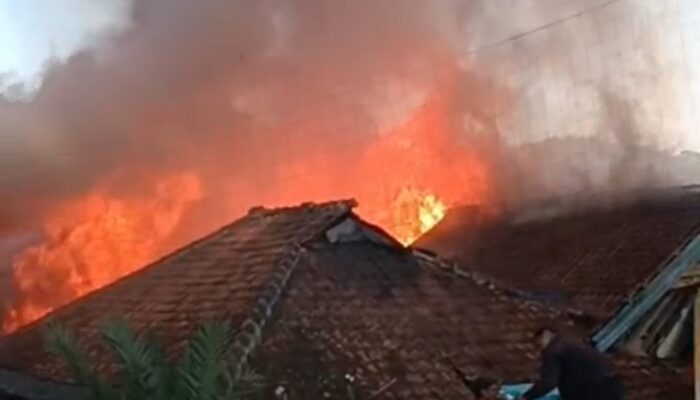 Dari Satu Rumah, Api Merambat hingga Telan Kerugian Sekitar Rp1,5 Miliar