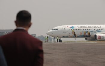Pesawat Jet Garuda Kembali Mengudara di Bandara Husein Sastranegara