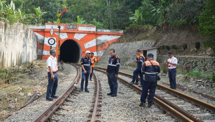 Erupsi Gunung Anak Krakatau Tak Ganggu Perjalanan Kereta Api di Wilayah Daop 2 Bandung