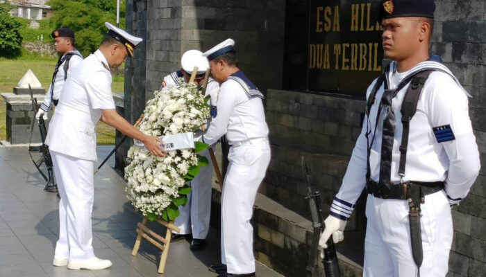 HUT ke-81 TNI AL, Prajurit Lanal Bandung Tabur Bunga dan Kenang Jasa Pahlawan di Cikutra