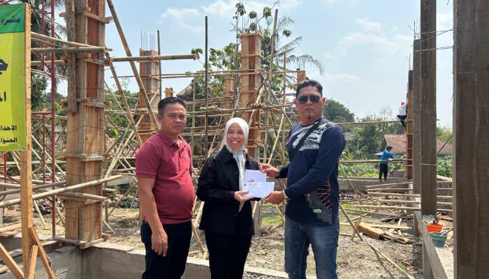 Dukung Sarana Ibadah Warga, Ineu Purwadewi Bantu Pembangunan Masjid di Majalengka