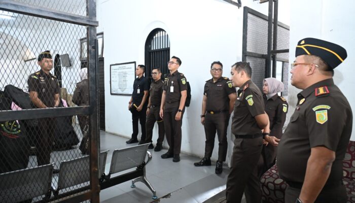 Kunker ke Kejari Cimahi dan Kota Bandung, Kajati Jabar Tekankan Profesionalisme dan Restorative Justice ​