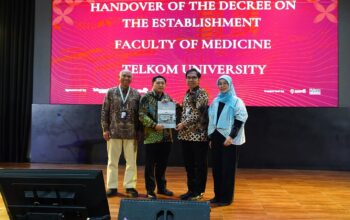 LLDIKTI Wilayah IV Serahkan SK Fakultas Kedokteran ke Telkom University, Rektor: Momentum Lahirkan SDM Kompeten