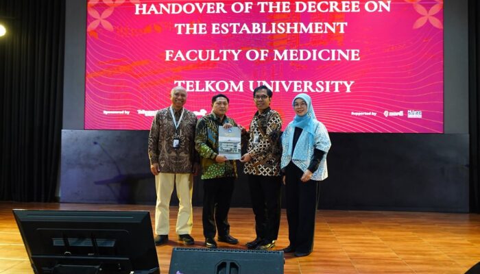 LLDIKTI Wilayah IV Serahkan SK Fakultas Kedokteran ke Telkom University, Rektor: Momentum Lahirkan SDM Kompeten