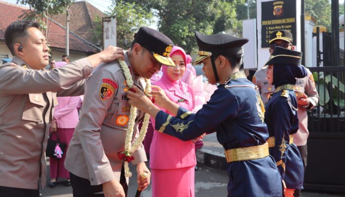Tinjau Polres Sukabumi Kota, Kapolda Jabar Disambut Hangat Lewat Tradisi Jajar Kehormatan