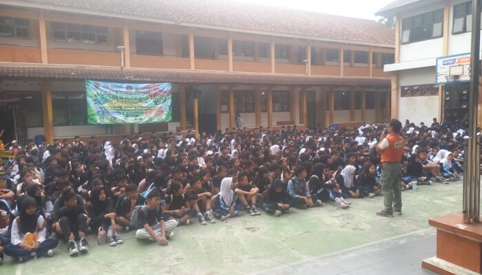 Dukung Sekolah Ramah Lingkungan, 1.060 Siswa SMPN 4 Sumedang Ikuti Aksi Nyata di Alam Terbuka