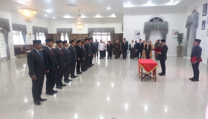 Dilantik: 10 Pejabat Pimpinan Tinggi Pratama Pemda Sumedang