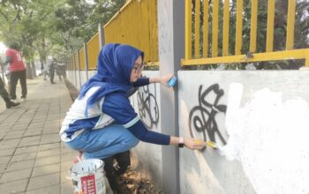 Sambut Milangkala Ke-216, Warga Kota Bandung Tumpah Ruah Ikuti Aksi Bebersih Serentak