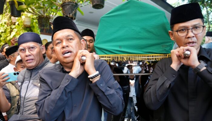 KDM Lepas Kepergian Mantan Gubernur Jabar Danny Setiawan: Beliau Pemimpin yang Adil dan Bijaksana
