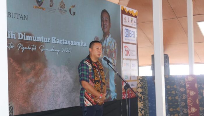 Dari Karya hingga Apresiasi, Kang Galih Dimuntur Bagikan Hadiah di Puncak Sumedang Ngabatik