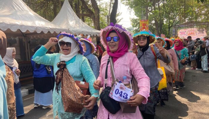 Merawat Kebhinekaan di HJKB ke-216, Kirab Budaya Pesona Nusantara di Andir Dongkrak Ekonomi UMKM