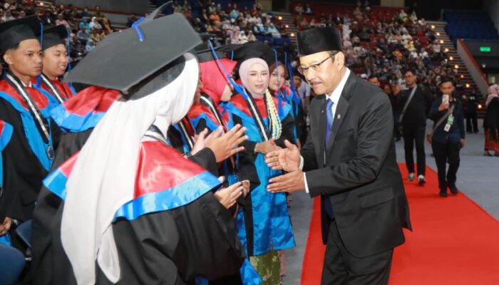 Gus Ipul Undang Lulusan Poltekesos Mengabdi di Sekolah Rakyat