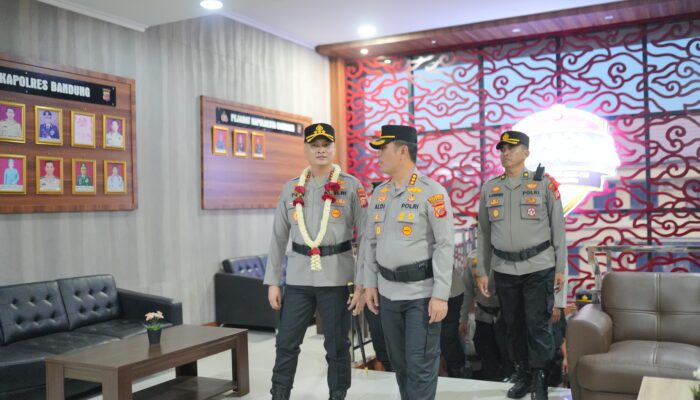 Kombes Tri Suhartanto Resmi Pimpin Polresta Bandung, Gantikan Kombes Aldi Subartono
