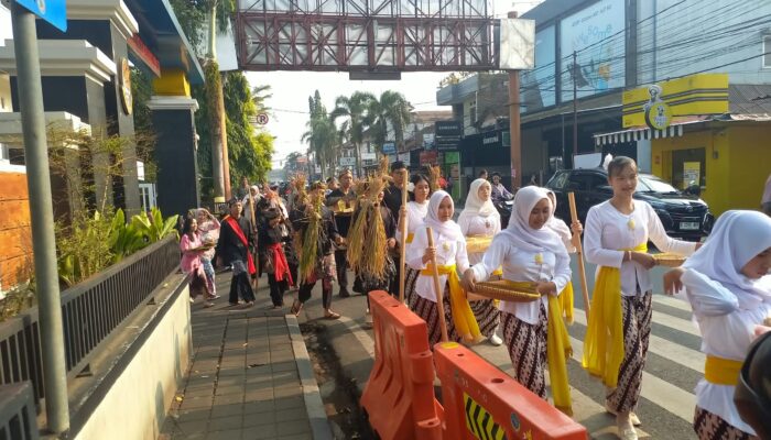 Peringati HUT ke-68, SMAN 1 Sumedang Gelar Karnaval Pancawaluya dan Festival Budaya Jabar