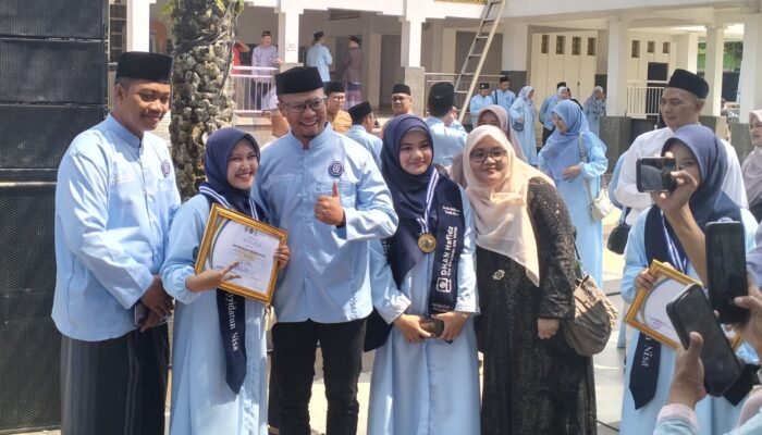 Wisuda 44 Hafiz Ohan Kota Tasikmalaya