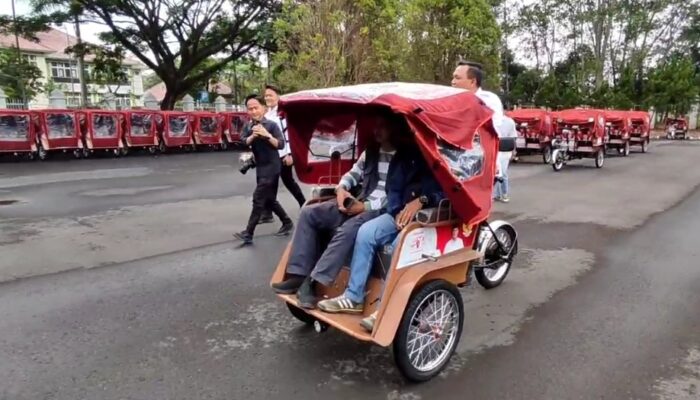 Becak Listrik dari Prabowo bagi Lansia Kabupaten Tasikmalaya