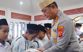 Tebar Kebaikan di Masjid Baitul Muhaimin, Polresta Bandung Undang Seribu Anak Yatim dalam Jumat Berkah