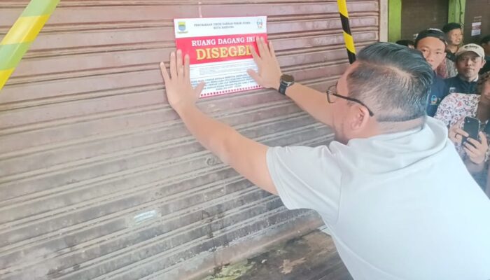 243 Kios Pasar Ciroyom Disegel, Sebagian Masih Beroperasi