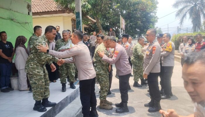 Rayakan HUT ke-81 TNI, Unsur Polri dan Muspika Tanjungsari Kompak Sambangi Koramil 1004
