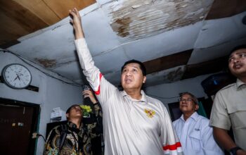Huni Rumah Rusak Selama 40 Tahun, Warga Babakan Ciamis Sumringah Dapat Bantuan Bedah Rumah