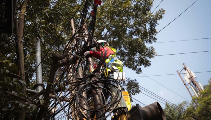 Pemkot Bandung Hentikan Sementara Penertiban Kabel Udara, Beri Waktu Operator Pulihkan Layanan Internet