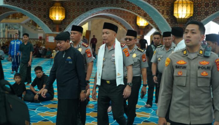 Pererat Silaturahmi dengan Jemaah, Kapolda Jabar Gelar Jumling di Masjid Raya Al-Jabbar