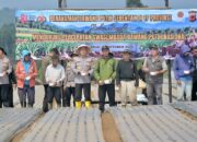 Polda Jabar Garap Lahan Pertanian di Bandung Barat, Kapolda Turun Langsung Tanam Bawang Putih