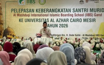 Kang Abik, Penulis Ayat-Ayat Cinta Hadir di Al Mashduqi Garut. Pesan Haru Orang Tua Warnai Pelepasan Santri Murid ke Al-Azhar