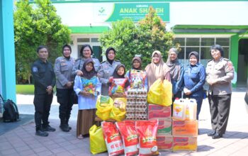 Sambut HUT ke-75 Humas Polri, Bidhumas Polda Jabar Berbagi Keceriaan di Panti Asuhan Anak Sholeh