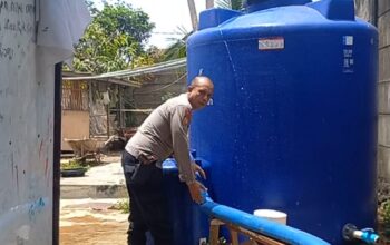 Polres Tasikmalaya Kota Salurkan 12 Ribu Liter Air Bersih ke Pesantren Idrisiyyah