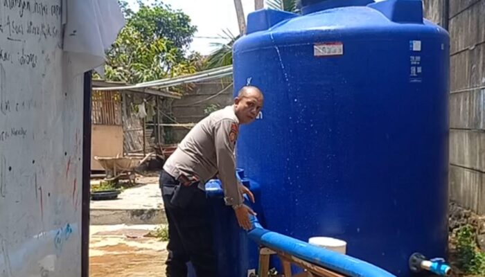 Polres Tasikmalaya Kota Salurkan 12 Ribu Liter Air Bersih ke Pesantren Idrisiyyah