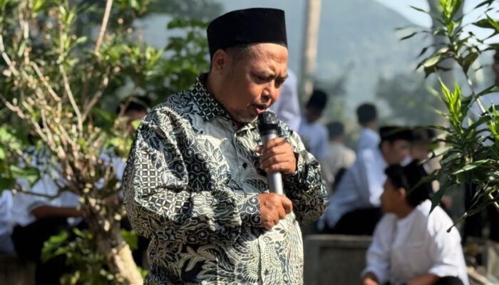 Ziarah Perdana Usai Pelantikan, BEST Al Mashduqi IIBS Garut Teladani Jejak Ulama di Momentum Hari Santri