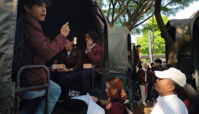 Atasi Darurat Sampah Bandung Raya, Sekda Jabar Lepas 3.000 Mahasiswa Tel-U KKN Tematik Gradasi