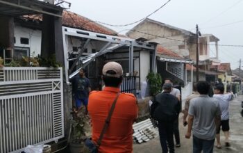 Hujan Deras Disertai Angin Kencang Hantam 4 Desa di Padalarang, Ratusan Rumah Rusak Parah