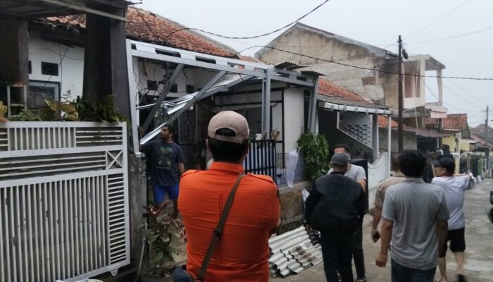 Hujan Deras Disertai Angin Kencang Hantam 4 Desa di Padalarang, Ratusan Rumah Rusak Parah