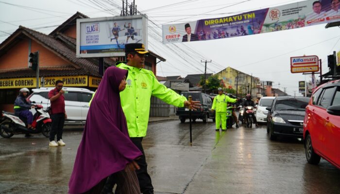 Pantau Jam Sibuk Pagi, Kapolres Tasikmalaya Bersama PJU Gatur Lalin di Simpang 4 Muhtamar