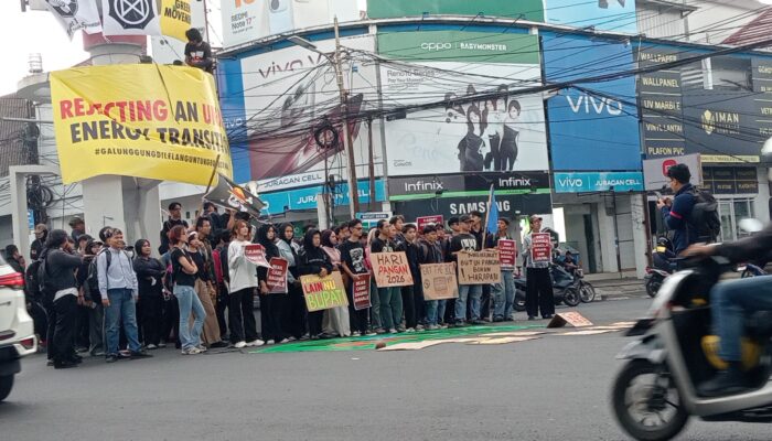 Pintu Pagar Dewan Jebol, Mahasiswa Sebut Tasik Darurat Sagala
