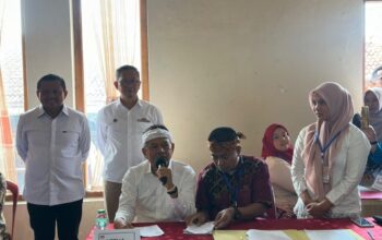 Pantau Pilkades Digital Sumedang, Gubernur Jabar KDM Sambangi TPS Desa Cibeureum Wetan