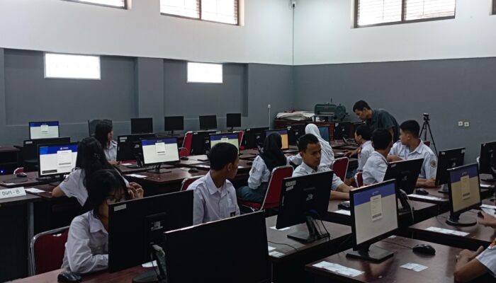 Hari Kedua TKA di SMKN 2 Bandung Diwarnai Kendala Server Pusat, 30-an Siswa Ujian Susulan
