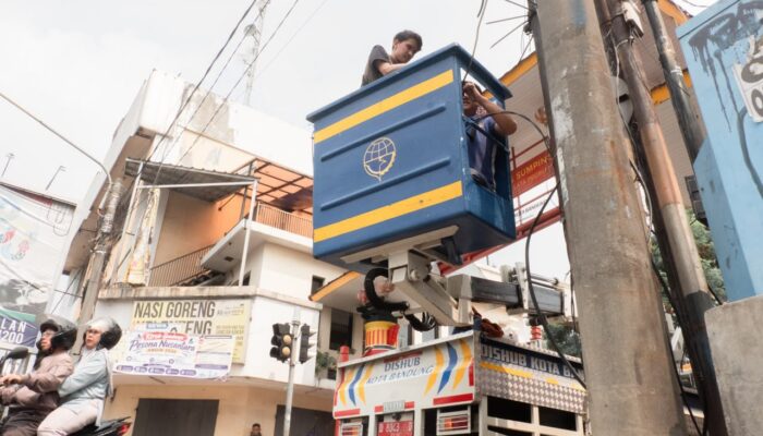 Dishub Kota Bandung Perbaiki APILL di 6 Persimpangan yang Dirusak Maling, Pelaku Ditangkap Polisi